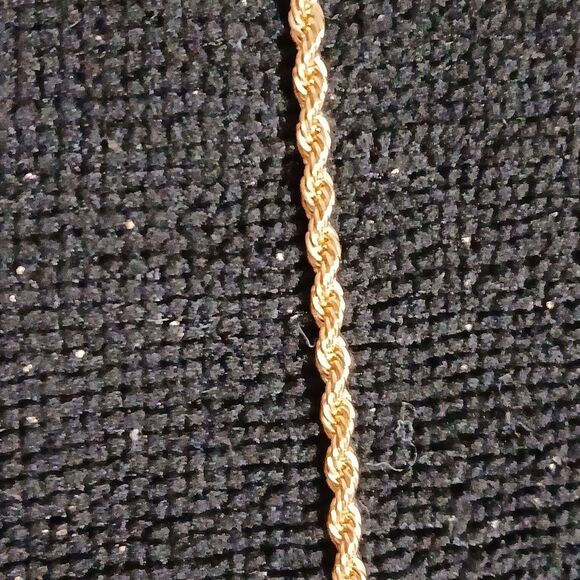 Elegant Gold Braided Bracelet - Picture 3 of 3